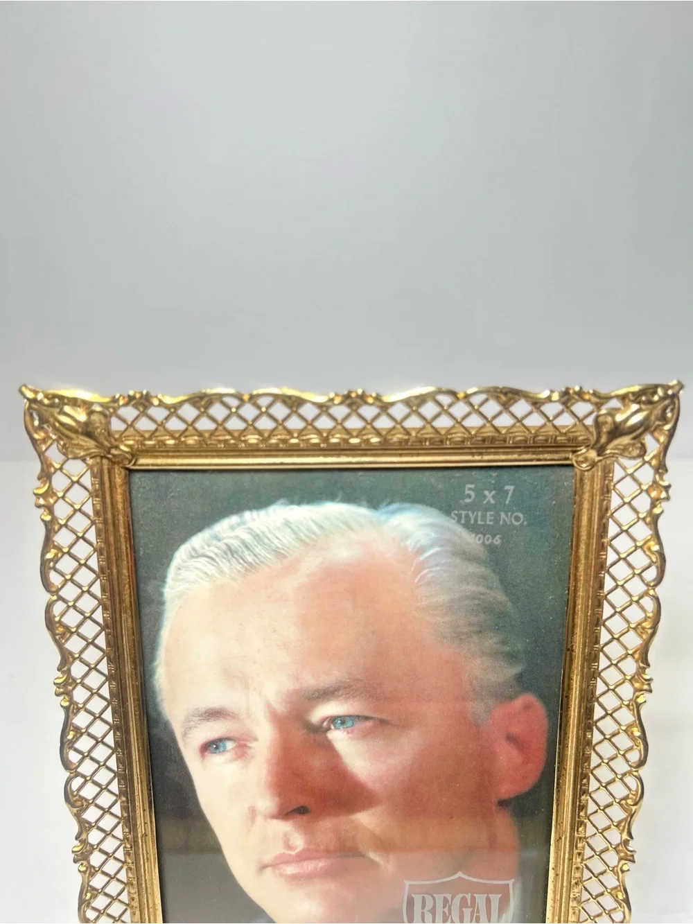 Vintage Regal 5x7 Gold-Finish Metal Picture Rectangular Free Stand or Hang NEW